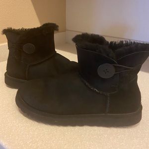 Ugg boots mini Bailey button black size 9